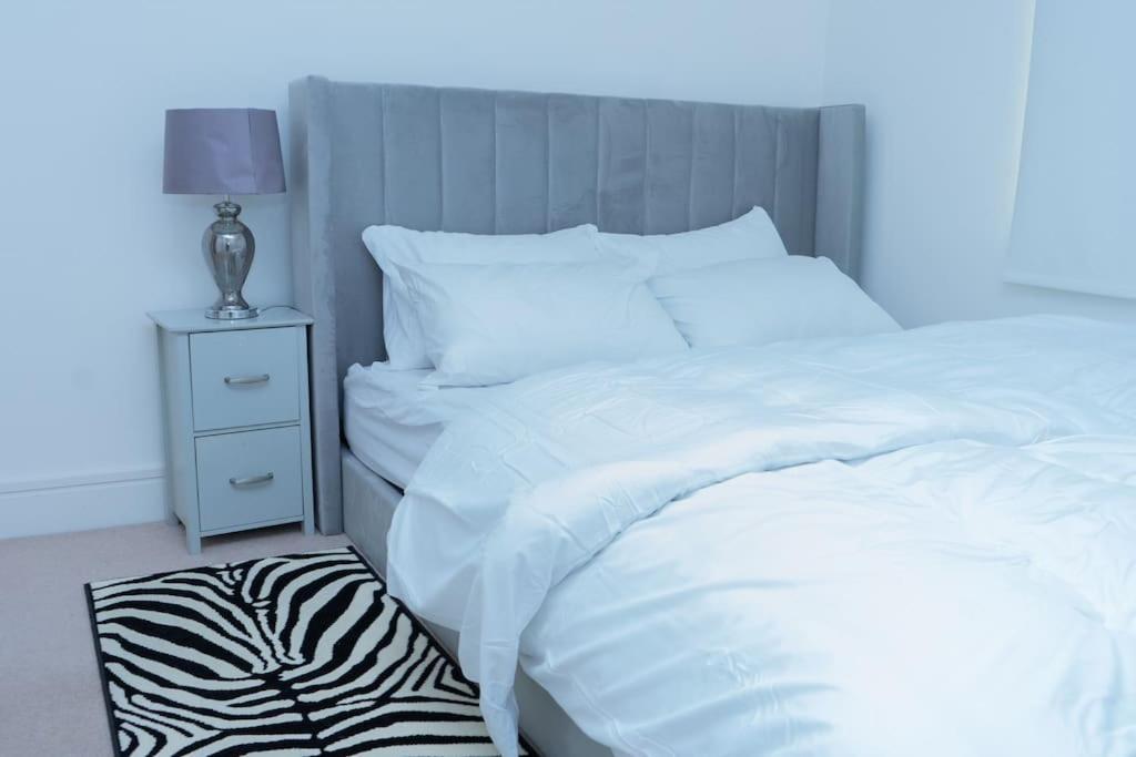 1 Bed Luxury Comfortable Apt Londres Exterior foto