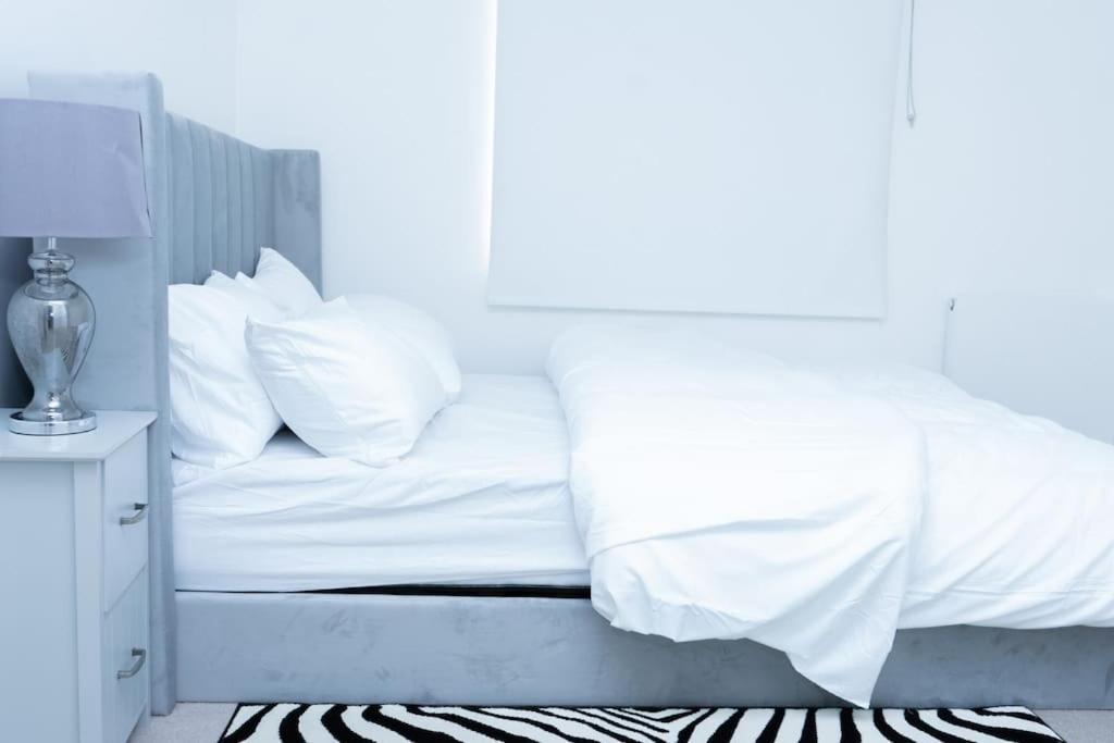 1 Bed Luxury Comfortable Apt Londres Exterior foto